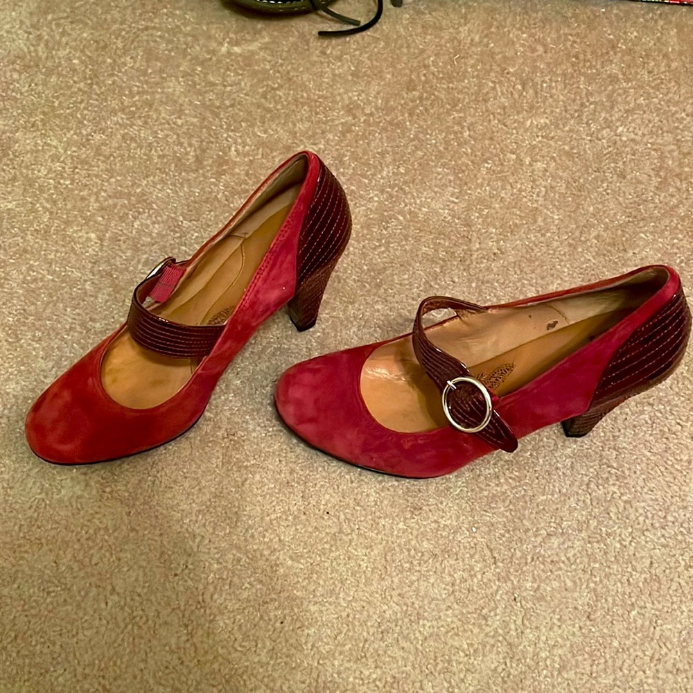 Most comfortable heels - winter staple burgundy suede heels 👠